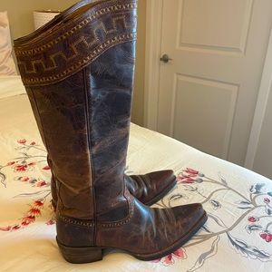 Spanish style Ariat cowboy boots only worn twice.